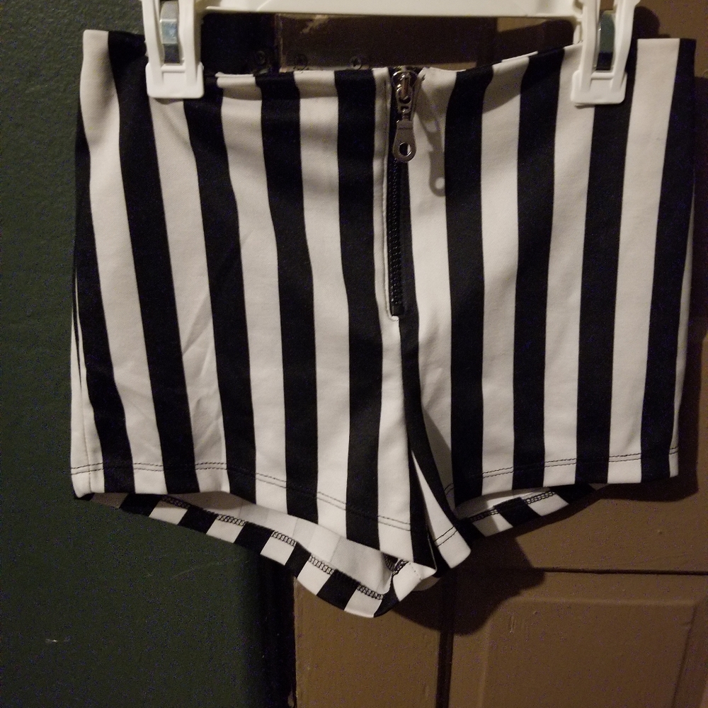 Stripped Spandex Shorts with Front Zipper.